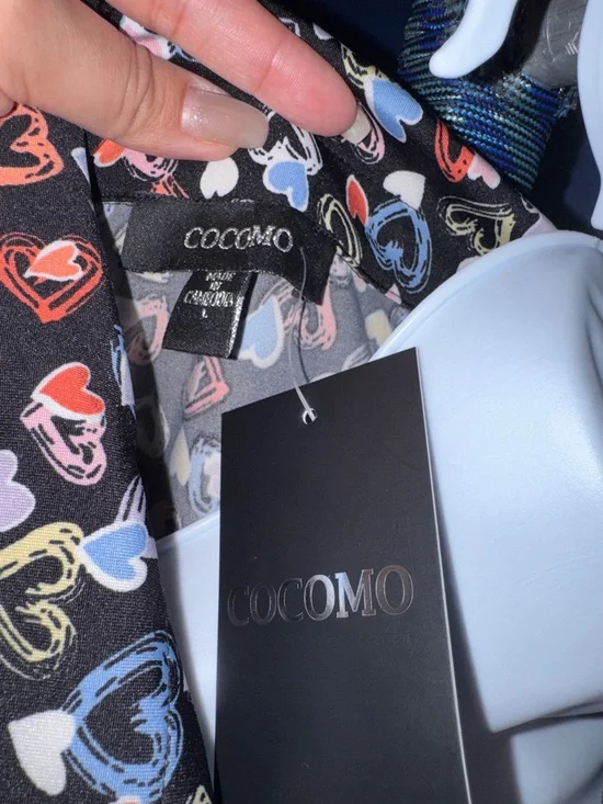 Cocomo-NWT Black Heart-Print Zip Front Blouse Size Large - Picture 4 of 16